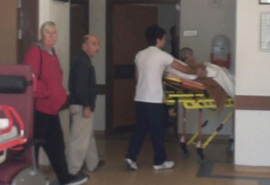 müzeyyen-senar hastaneye kaldırıldı.jpg