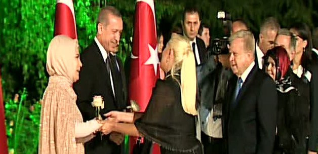 muazzez_ersoydan_erdogan_ciftine_gul_1409421141_838.jpg