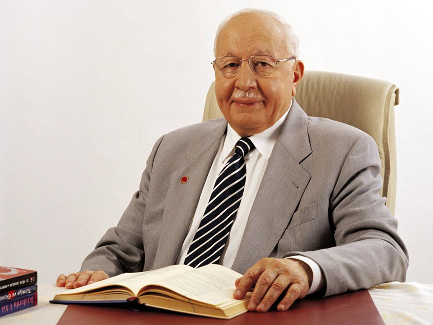 necmettin-erbakan-meraklisite.jpg