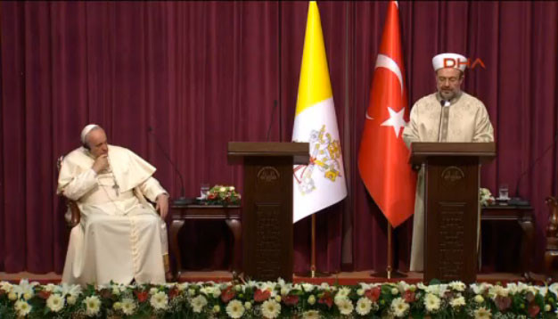 papa-francis-diyanet-isleri-baskanini-dinlerken-uyukladi.jpg