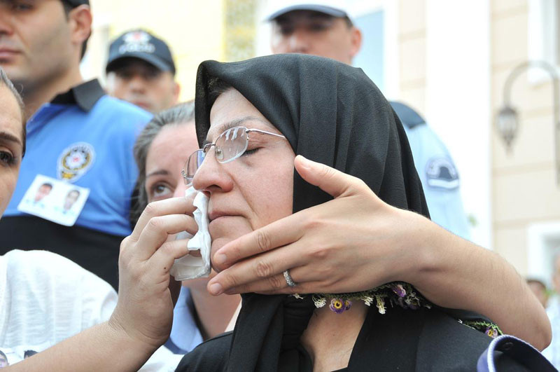 şanli-urfa-şehit-polis-okan-acar-annesi.jpg