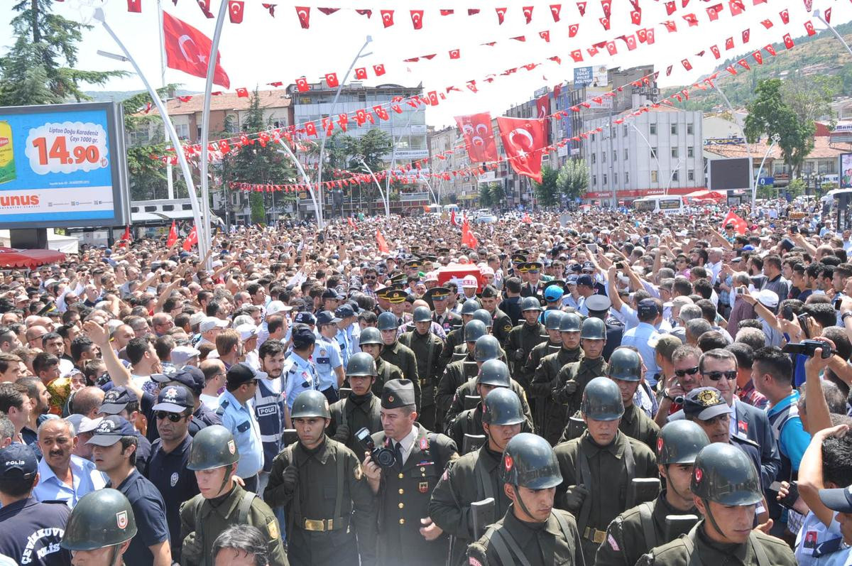 şehit-teğmen-hubeyib-turani-10-bin-kişi-uğurladi.20150820154911.jpg