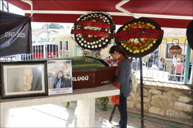 sanatçi-tomris-i̇ncer-son-yolculuğuna-uğurlandi.20151006155140.jpg