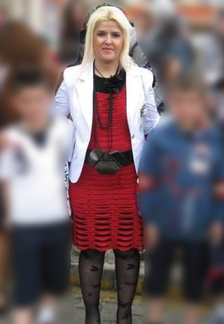 bebeğini aç bırakan anne öğrencilerle fotoğrafı