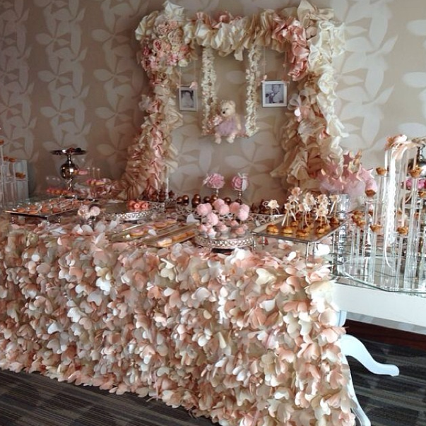 demet akalın doğum yaptı hastane odası.png