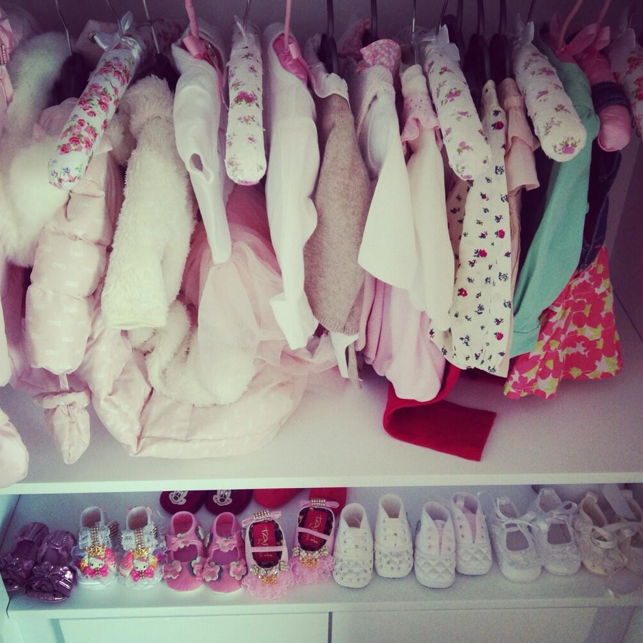 Demet Akalın kızı Hira'nın gardırobu.png