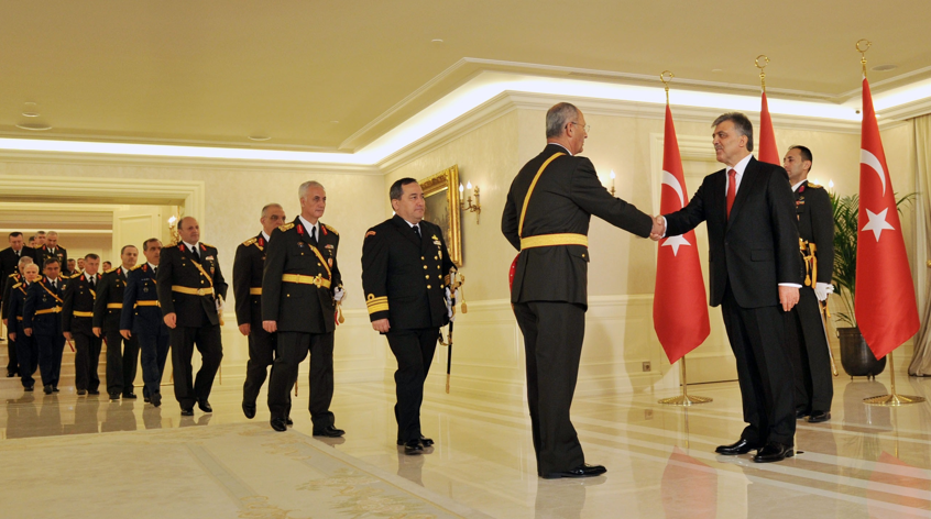 Cumhurbaşkanı Gül ve askerler, Cumhurbaşkanlığı seçimi Çankaya Köşkü.png