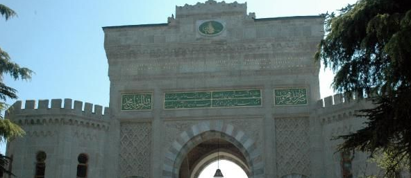 İstanbul üniversitesi kapısı padişah tuğrası.png