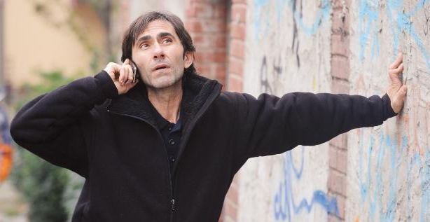 Peker Açıkalın telefon.png