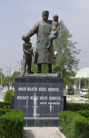 AĞRI KAZIM KARABEKİR ANITI.png