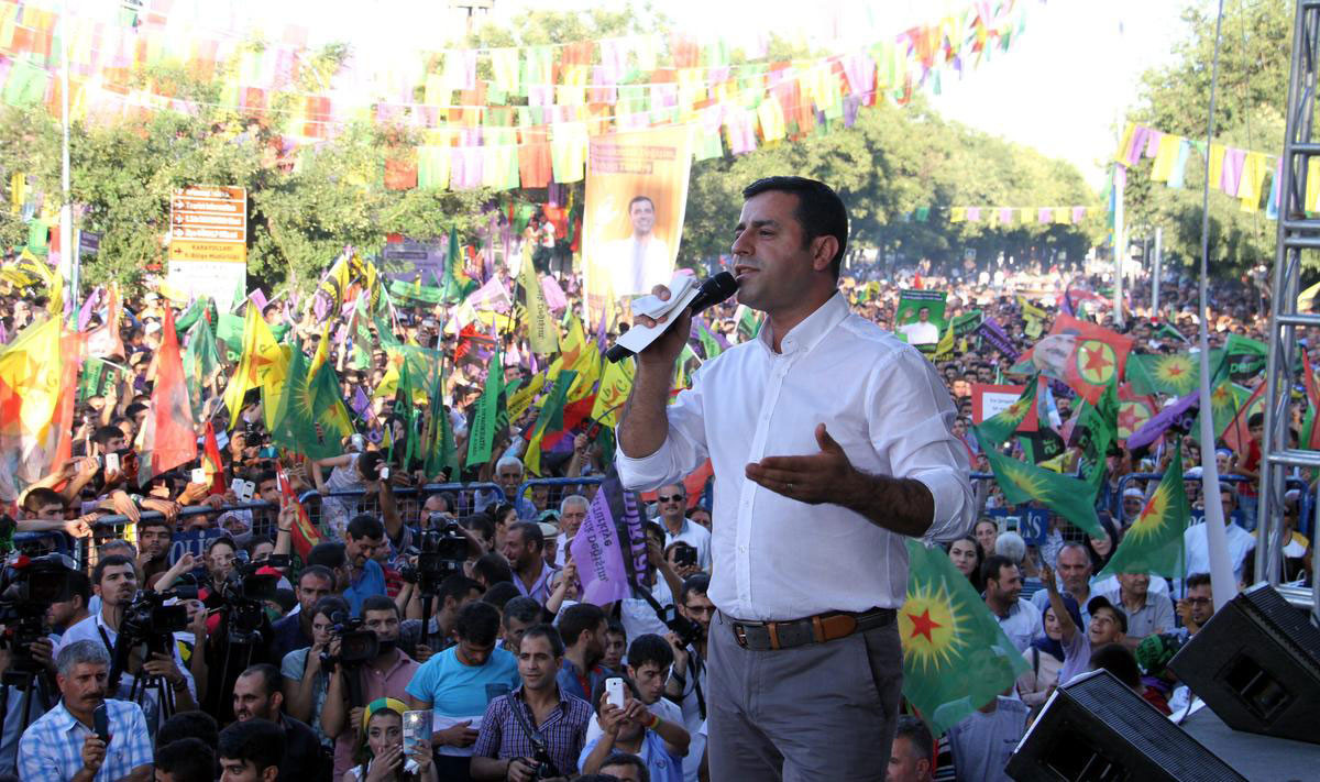selahattin-demirtaş-diyarbakir-miting-cumhurbaşkanliği-seçimi.jpg