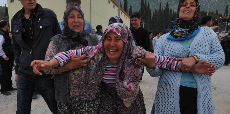 soma-maden-kazasi-aileler.jpg