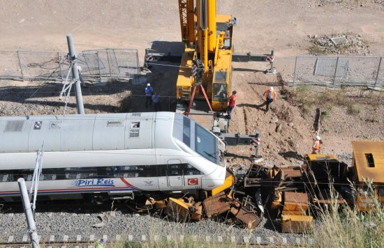 yuksek--hizli-tren-kaza-yapti.20140703190738.jpg