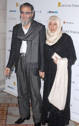 yusuf-islam-ve-karisi.jpg