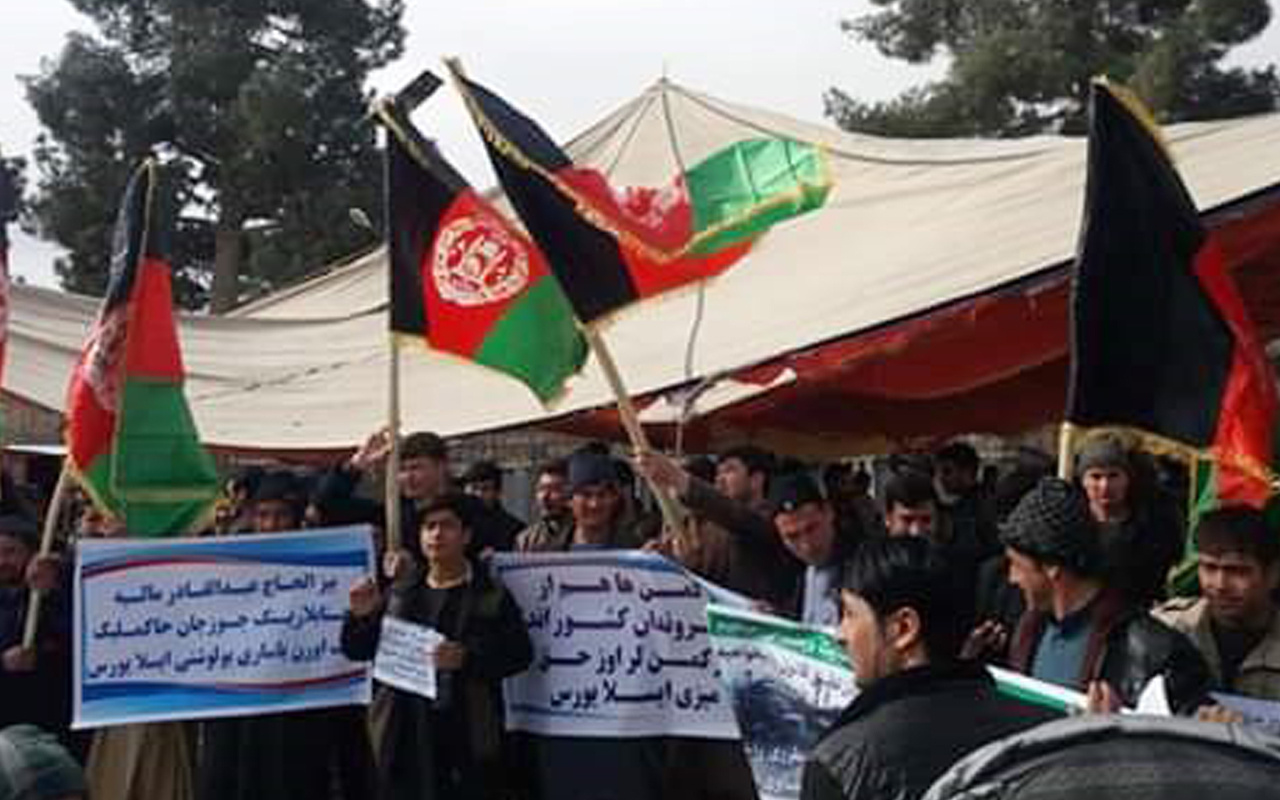 Afganistan’da Türkmenler sokaklara döküldü