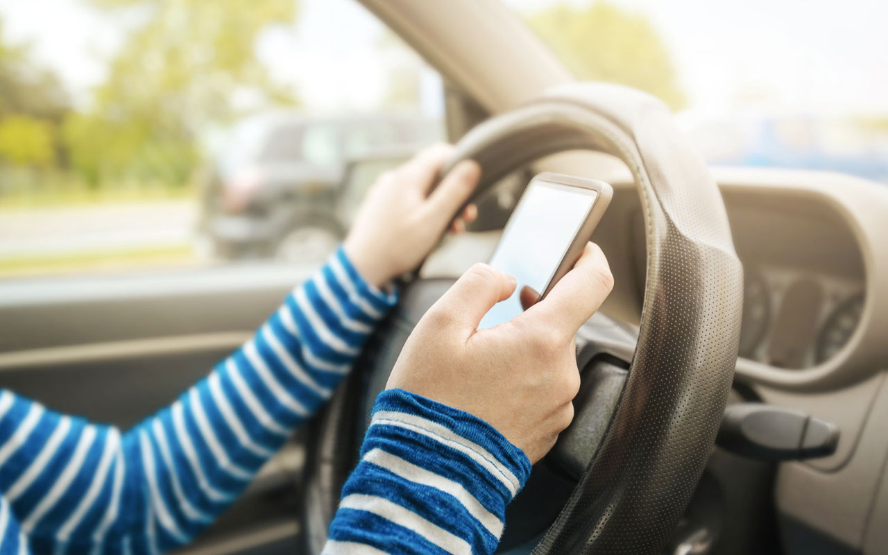Araba sürerken telefonla konuşan kaç para ceza öder 2019