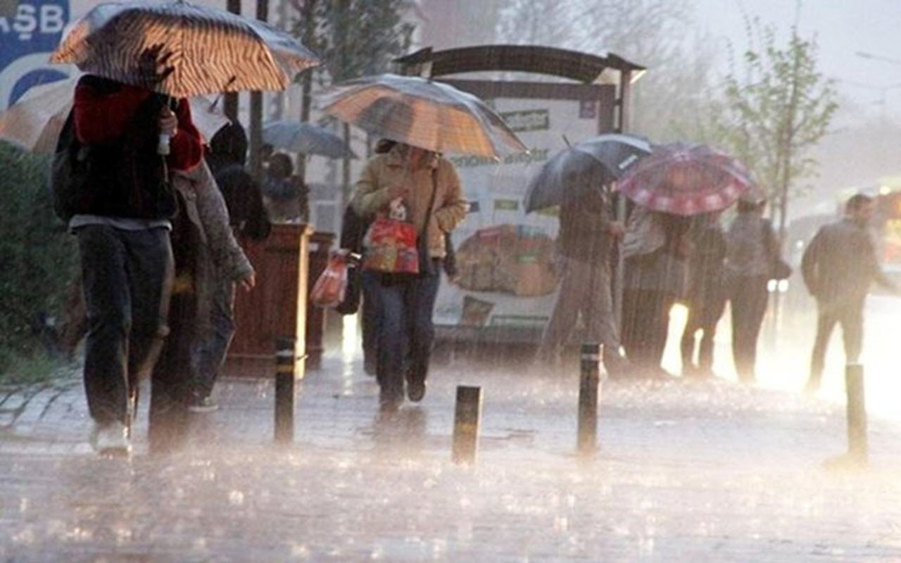 Meteoroloji'den sağanak ve fırtına uyarısı! İstanbul, Kocaeli, Bursa...