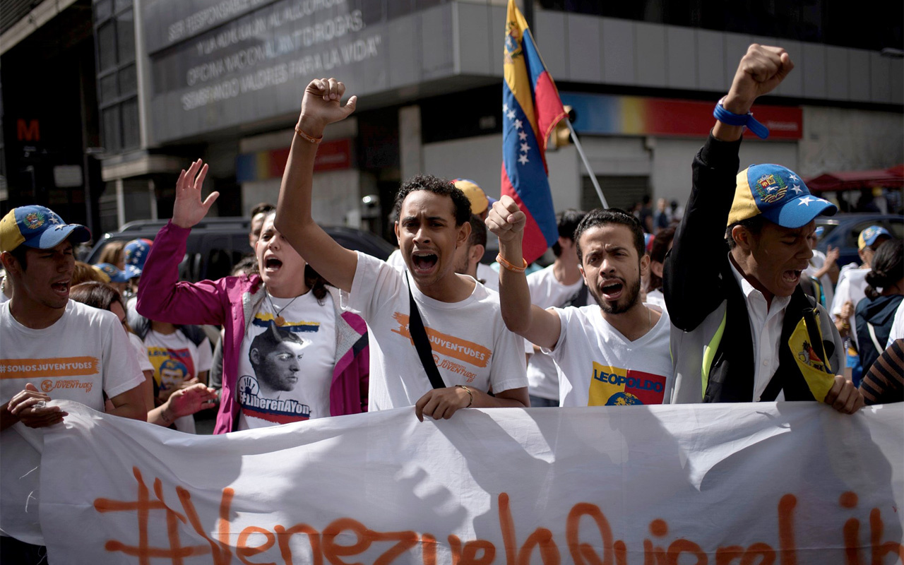 Venezuela'da taraflar yeniden sokakta