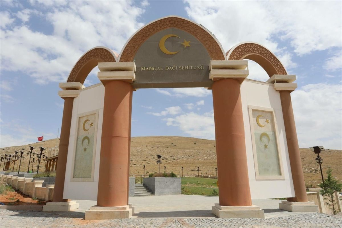 Sivas Cumhuriyet Üniversitesi 2 bine yakın şehit mezarı buldu