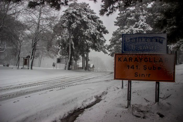 Kazdağları’nda yollar kardan kapandı onlarca araç mahsur kaldı!