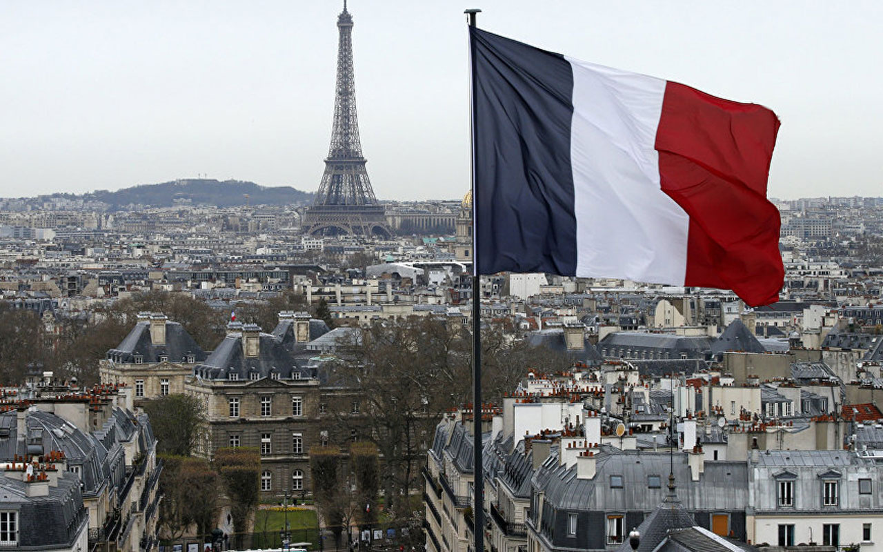 Fransa 23 ayda 20 camii kapattı