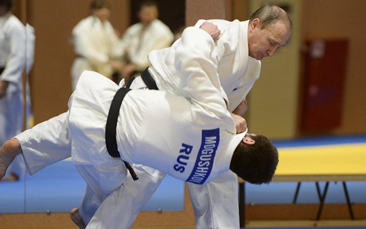 Rus lider Putin'in judo için mindere çıktı yaralandı