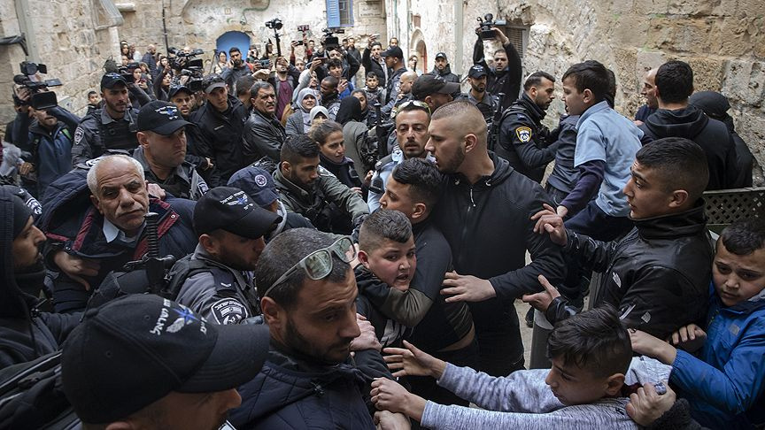 İsrail polisi Kudüs'te Filistinli aileyi zorla evinden çıkardı