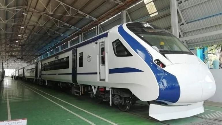 Hindistan'ın ilk hızlı treni ilk yolculuğunda bozuldu