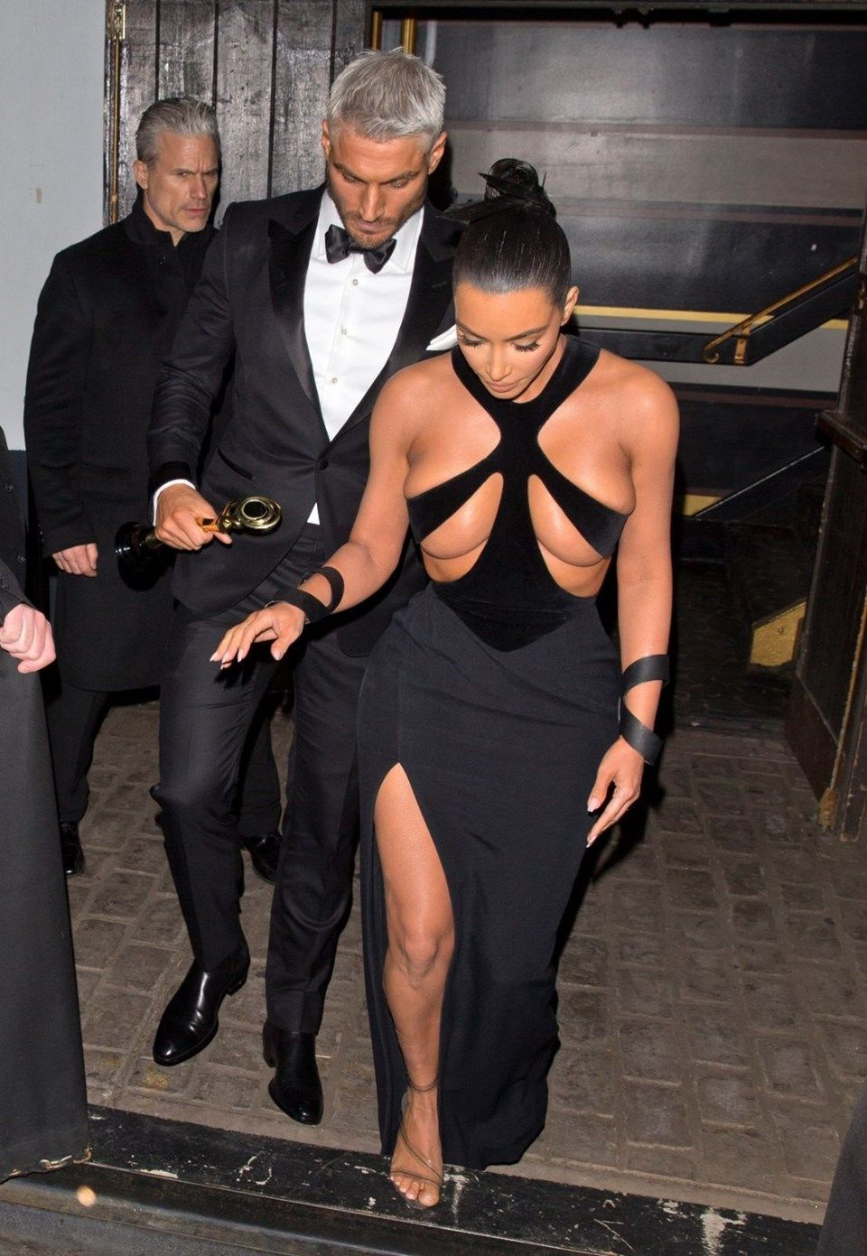Kim Kardashian'dan tüm zamanların en iddialı kıyafeti