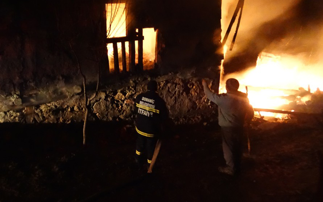 Domaniç'te ev  yangını
