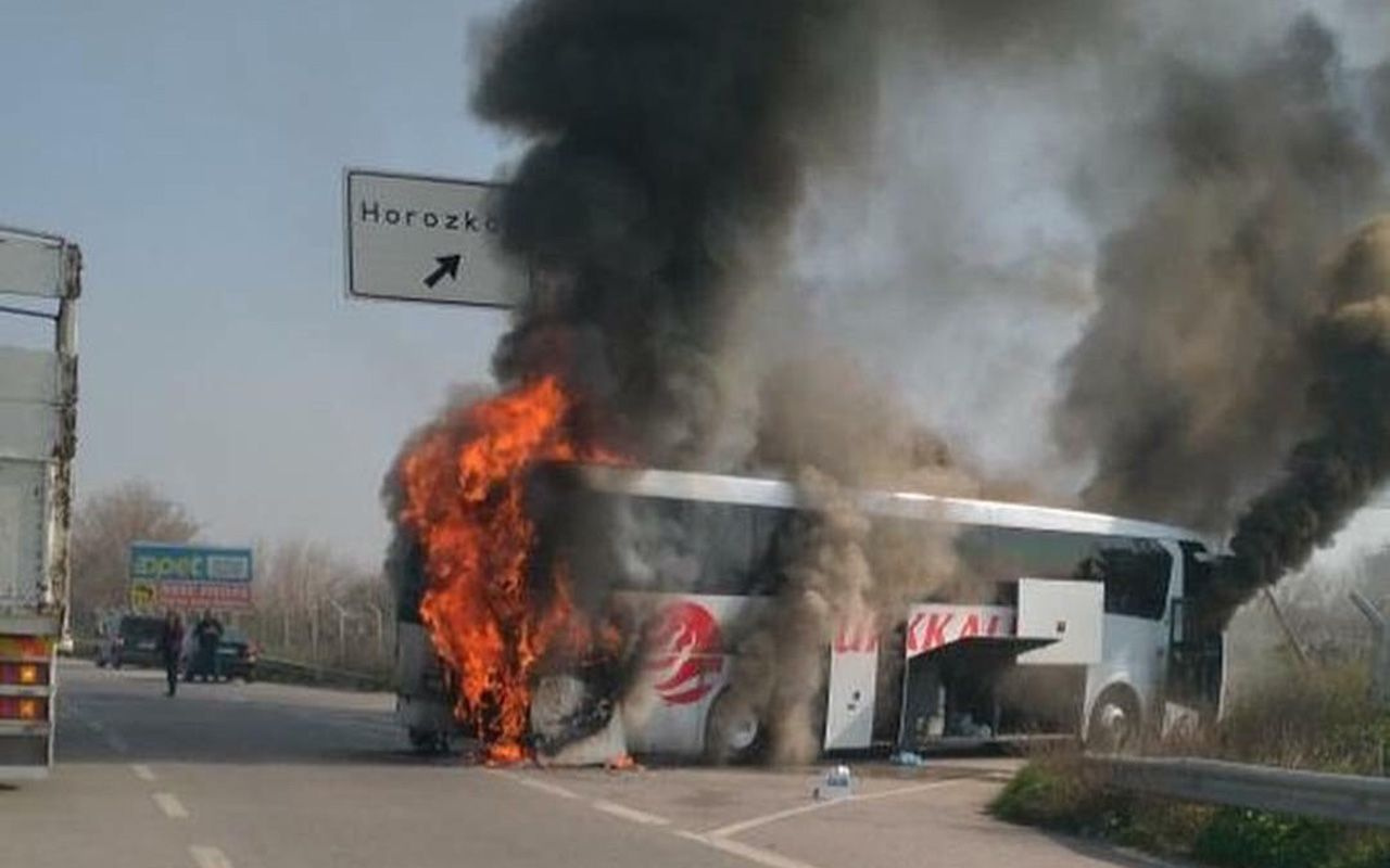 Manisa'da otobüs alev alev yandı: 29 yolcu ölümden döndü!