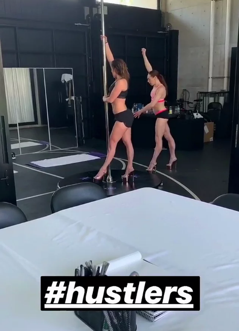 Jennifer Lopez genç kızlara taş çıkarttı seksi direk dansı olay
