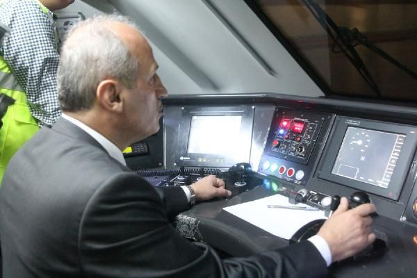 Bakan Turhan Yüksek Hızlı Trenin test sürüşünü yaptı