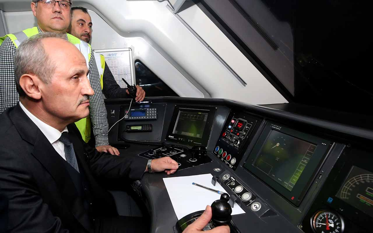 Bakan Mehmet Cahit Turhan Yüksek Hızlı Trenin test sürüşünü yaptı
