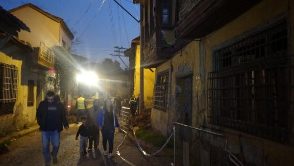 Edremit'teki riskli tarihi Rum evinin bitişiğindeki iki evde tahliye