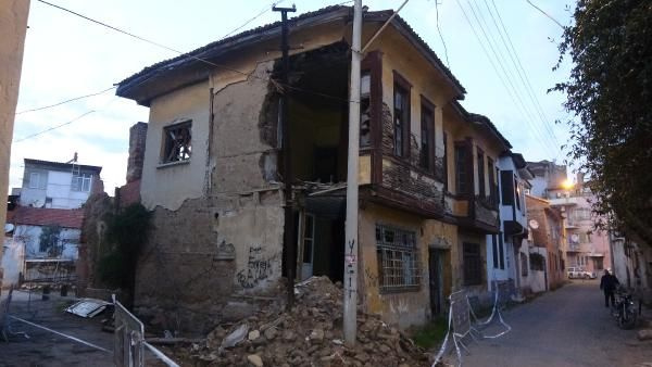 Edremit'teki riskli tarihi Rum evinin bitişiğindeki iki evde tahliye