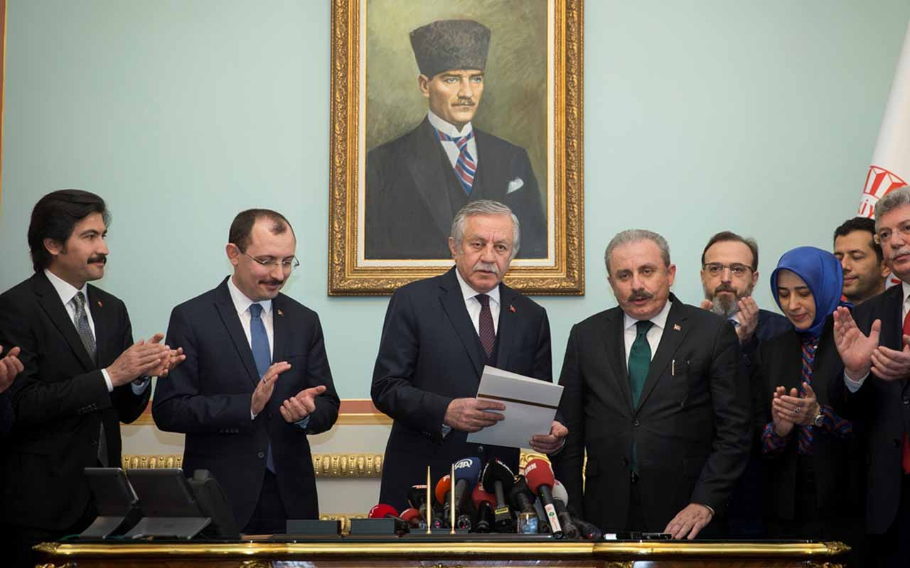 Mustafa Şentop Meclis Başkanlığı için adaylık başvurusunu yaptı