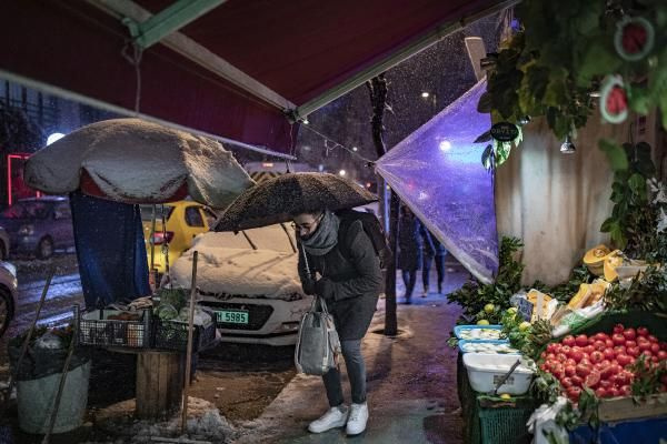 İstanbul'da kar yağışı etkisini arttırdı Vali Yerlikaya'dan uyarı