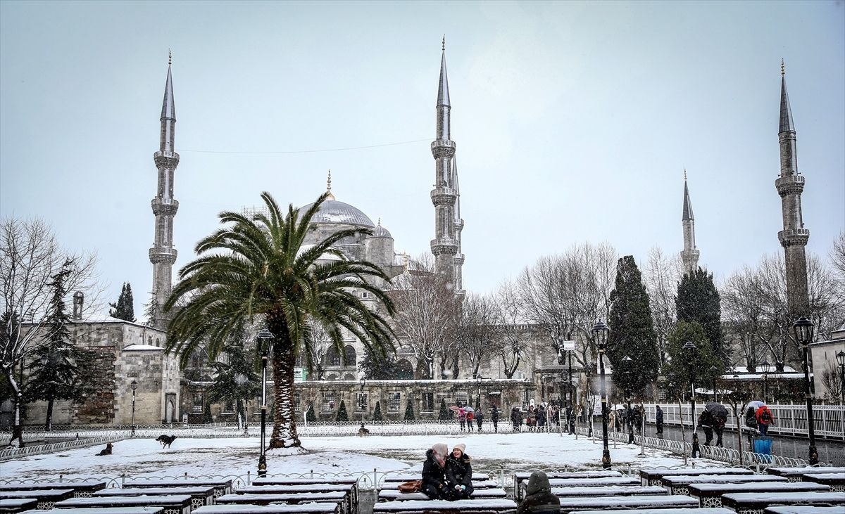 İstanbullular karın tadını çıkardı işte kartpostallık manzaralar