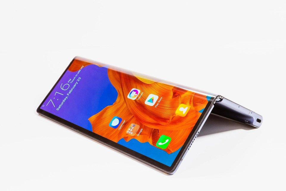 Bu telefon katlanıyor! Huawei sıradışı telefonu Mate X'i tanıttı