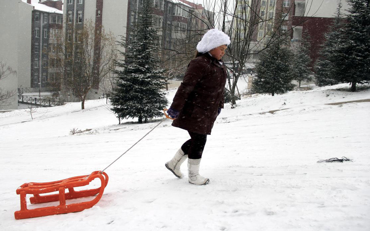 Kırklareli okullar yarın tatil mi valilik 25 Şubat tatili açıklaması
