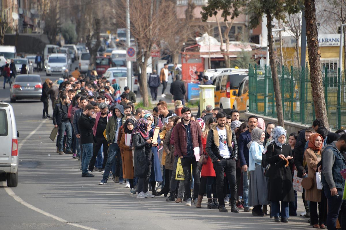 Diyarbakır'da başvuruyu duyan koştu kuyruğun ucu görünmedi