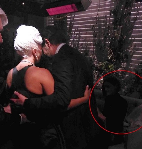 Lady Gaga ile Bradley Cooper’ın yakınlaşması Oscar partisinde de devam etti