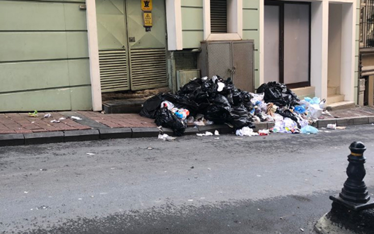 Şişli sokakları çöple doldu