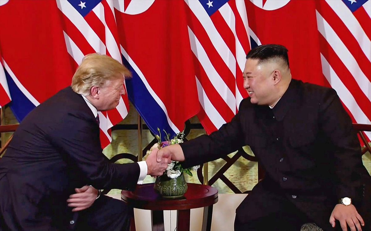 Vietnam'da tarihi zirve Donald Trump Kim Jong bir araya geldi!