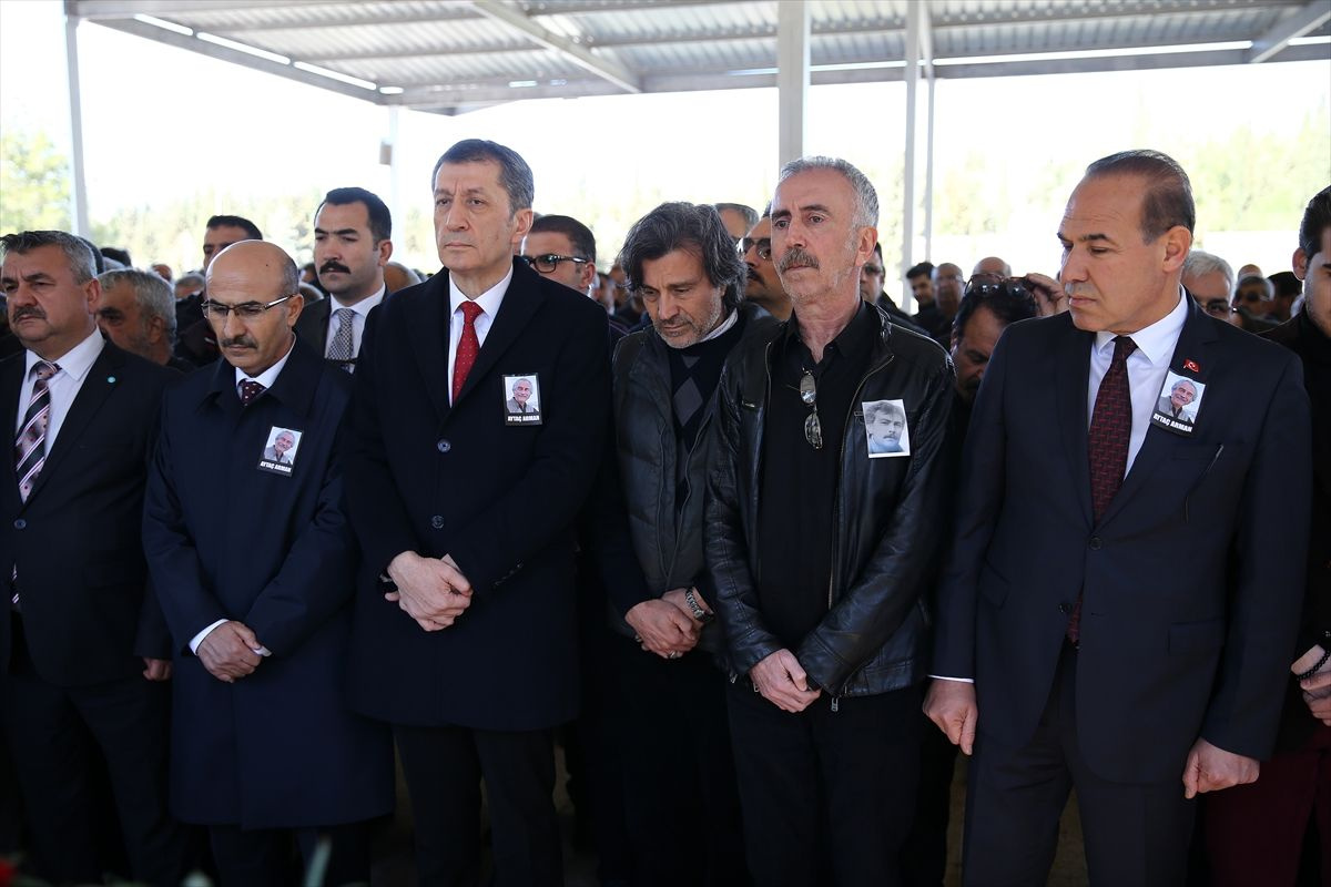 Aytaç Arman'ın cenaze töreninde Uğur Çavuşoğlu gözyaşlarına boğuldu