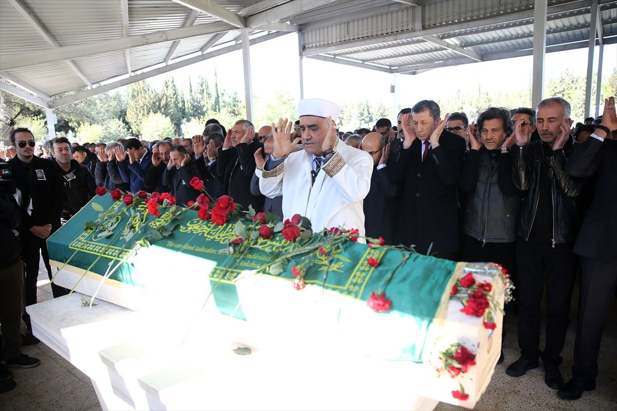 Aytaç Arman'ın cenaze töreninde Uğur Çavuşoğlu gözyaşlarına boğuldu