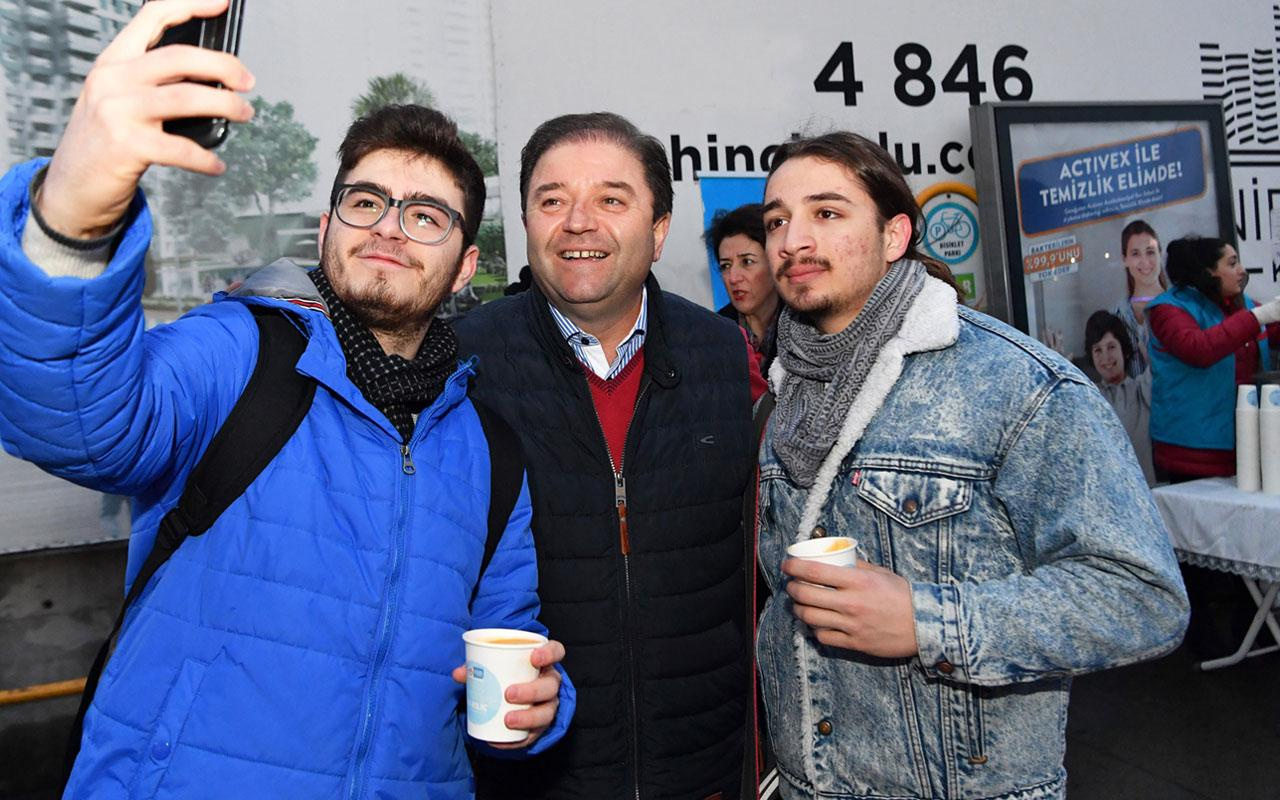 Maltepe Belediye Başkanı Ali Kılıç metroda çorba ikram etti