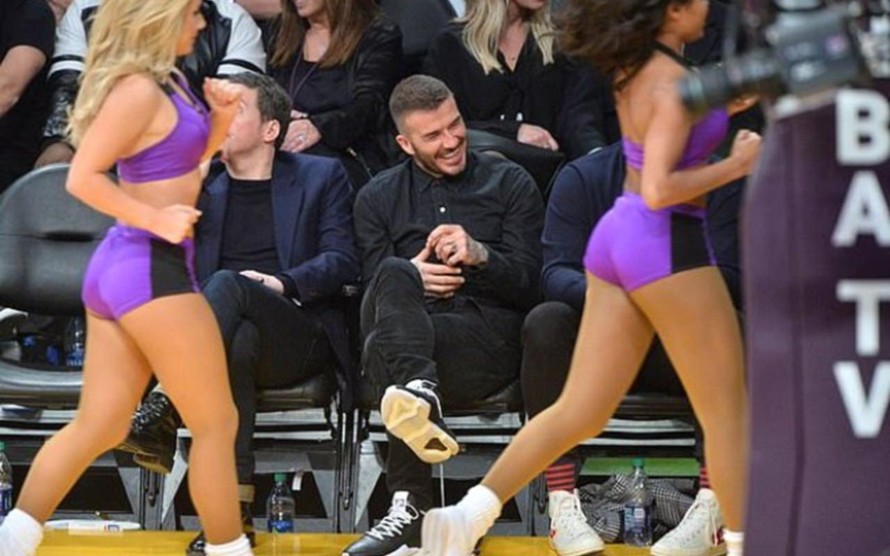 David Beckham, amigo kızlardan gözlerini alamadı