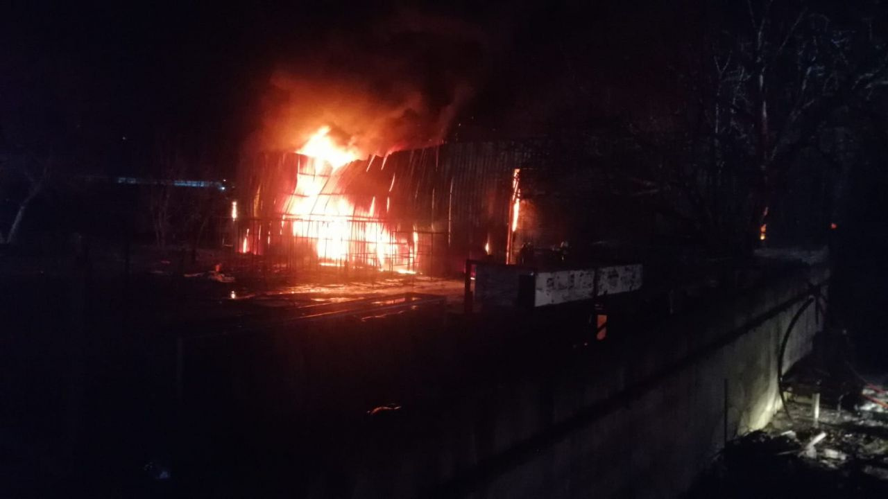 Bursa'daki yatak fabrikasının deposunda korkutan yangın